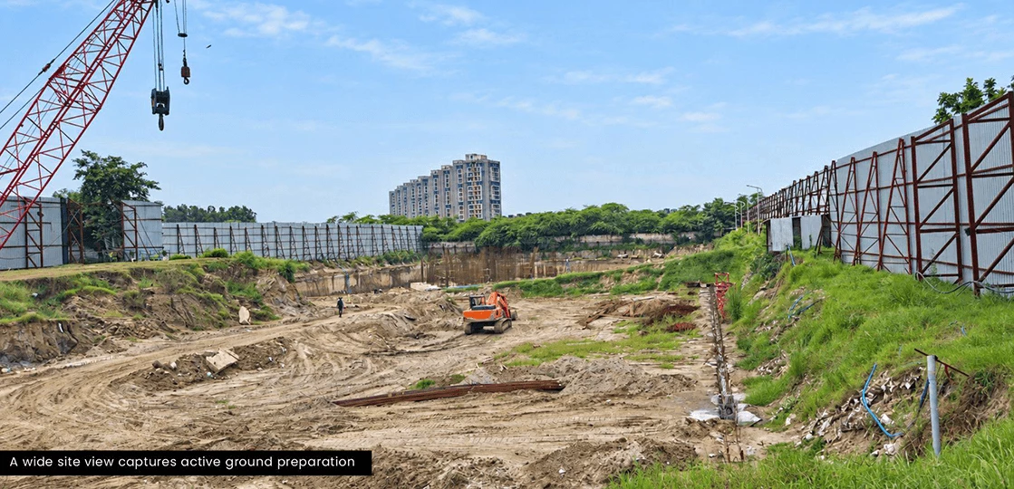 Monarque construction update September 2026